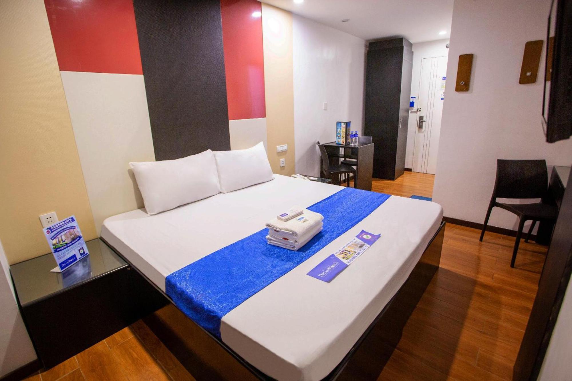 Hotel Dreamworld North Edsa Кесон-Сити Экстерьер фото