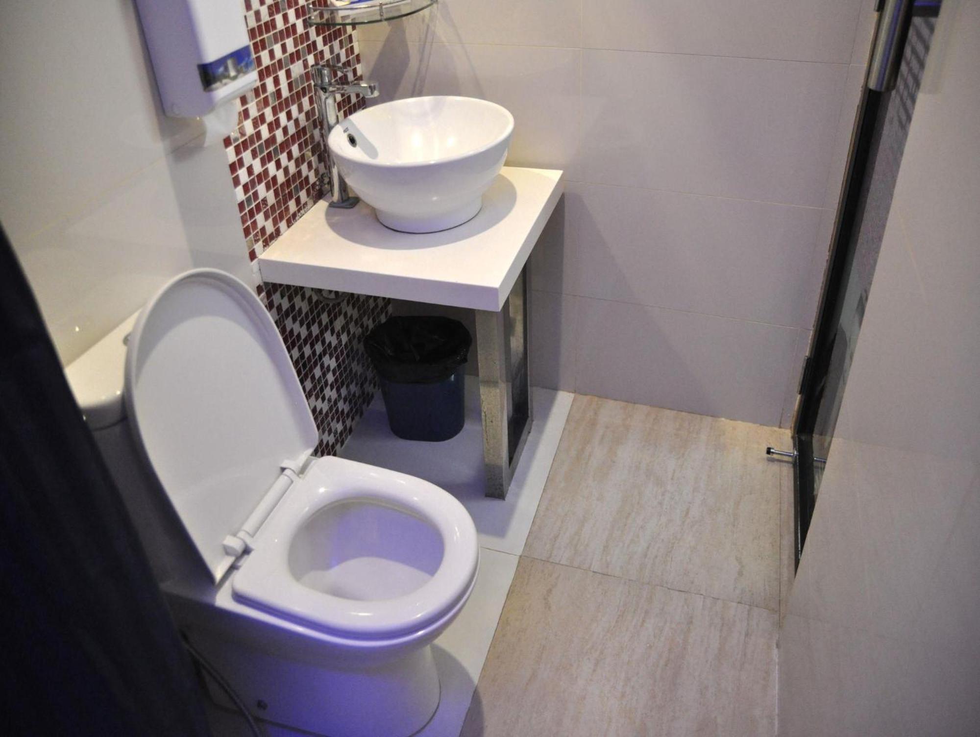 Hotel Dreamworld North Edsa Кесон-Сити Экстерьер фото